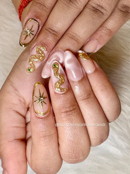 For the bold and celestial soul, this set features 3D sculpted golden snakes and starbursts on a soft, marbled nude base. I love creating these high-end, statement nails that are pure magic.