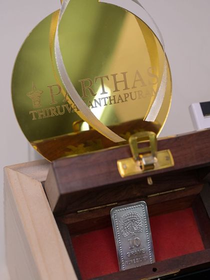 A close-up of the engraved silver bar and the custom acrylic ornament, showcasing the high level of personalization in my corporate gifts.