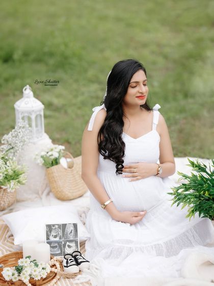 A beautiful, relaxed moment during an outdoor picnic session. Including the sonogram pictures is a wonderful way to make the session even more personal and meaningful.
