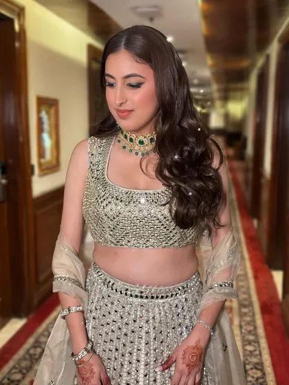 A statement green liner for Kriti's engagement. This was a fun way to add a pop of color that tied in with her jewelry, paired with glossy lips.