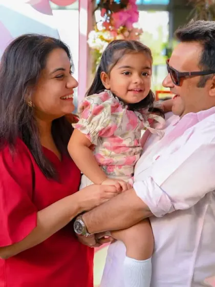 A beautiful family portrait in front of the Peppa Pig birthday decor, a perfect memento from a day filled with joy.