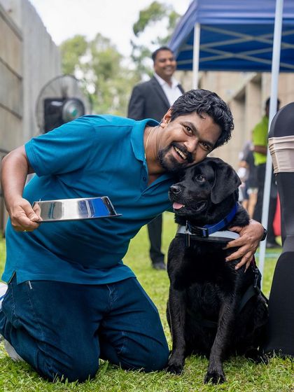 A happy pet parent and an even happier dog at our Pet Sundowner event. These moments are what we live for.