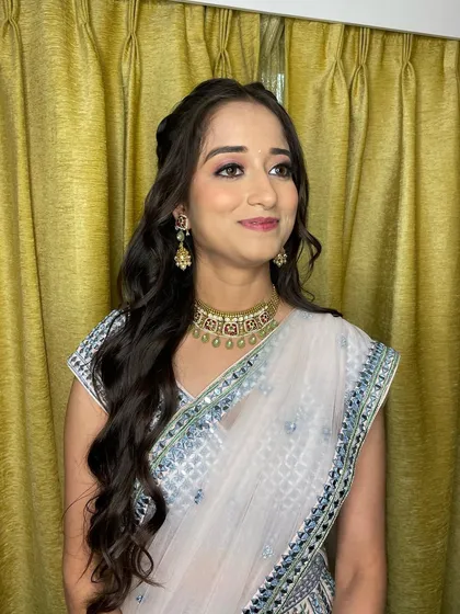 This bride is looking absolutely stunning and happy for her pre-wedding rituals. The look is subtle, beautiful, and lets her radiance shine.