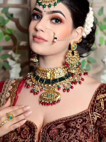 Another view of the red and green bridal set, showing the matching hathphool and the intricate details of the choker.