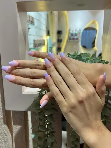 A still shot of the lavender ombré chrome nails, showing off the beautiful, iridescent finish.