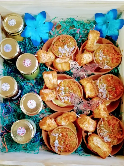 A beautifully packed platter box, perfect for gifting or for a small, intimate gathering. This one features our Pao Bhaji fondue with an assortment of dips and breads.