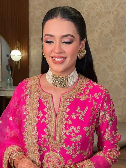 A close-up of the soft pink glam. The shimmering eyeshadow and flawless skin create a radiant and fresh appearance.