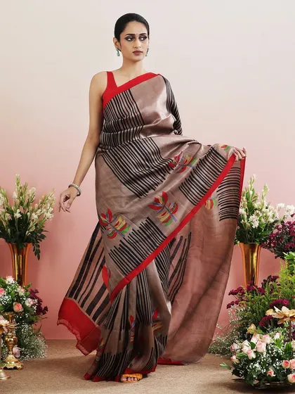 The flowing fabric of this printed saree creates a beautiful silhouette, perfect for any occasion.