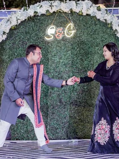 Another shot of the bride's bhaiya and bhabi's performance. I create routines that are tailored to each couple's comfort level and style.