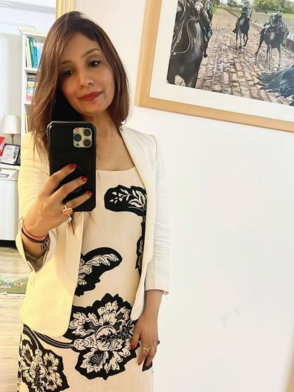 A selfie before a gathering of lawyers to discuss the global nature of white-collar crime. These offenses now frequently involve multi-jurisdictional litigation, requiring a deep understanding of international arbitration and extradition laws.