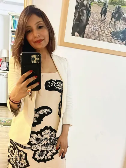 A selfie before a gathering of lawyers to discuss the global nature of white-collar crime. These offenses now frequently involve multi-jurisdictional litigation, requiring a deep understanding of international arbitration and extradition laws.