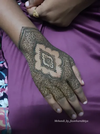 The full design built around the central motif, showing how a simple start can become an intricate masterpiece.