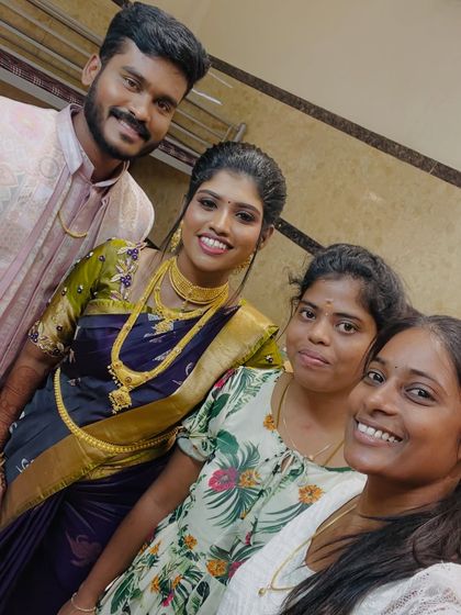 A few happy selfies with the sweet bride Akila at her engagement. Her navy blue silk saree was draped for comfort and style, and her smile is the best feedback.