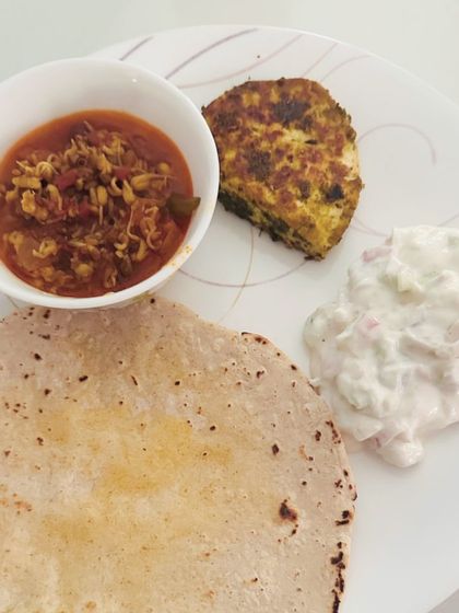 This is a real plate from one of my vegetarian clients who is working to lose weight and lower their HbA1c. We focused on increasing protein with paneer and sprouts while shifting to complex carbs, proving that a vegetarian diet can be powerful for metabolic health.