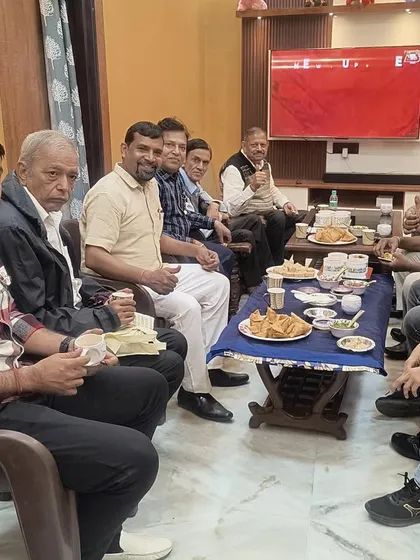 It's not all business. Here we are sharing a meal after a productive session. The friendships and informal chats are just as important as the magic itself.