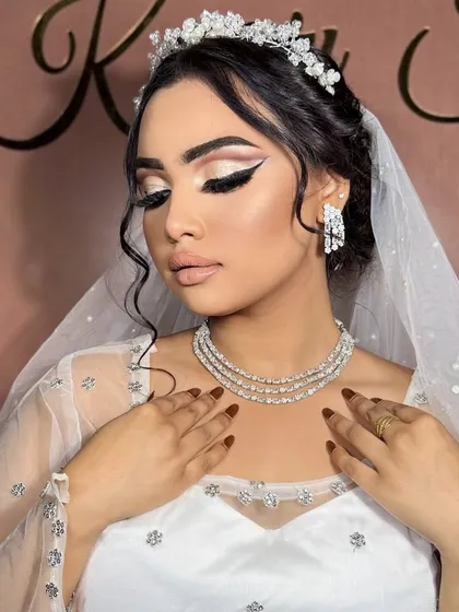 A soft and angelic Christian bridal look. I teach my students to create elegant, understated makeup for white-gown weddings, focusing on glowing skin and soft eyes.