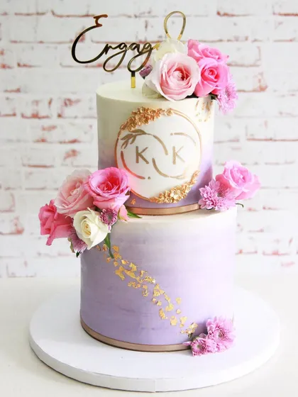 A full view of the beautiful lavender and gold engagement cake, a popular design for modern couples.