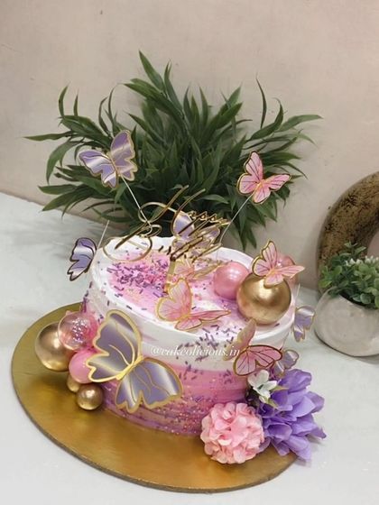 Another shot of the mini butterfly cake, a perfect example of how I can adapt grand designs for smaller celebrations.