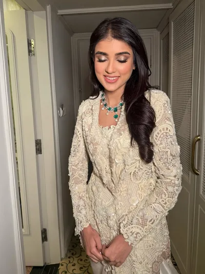 A closer look at Paridhi's soft glam. The smokey eyes are blended to perfection, creating a sophisticated yet impactful look.