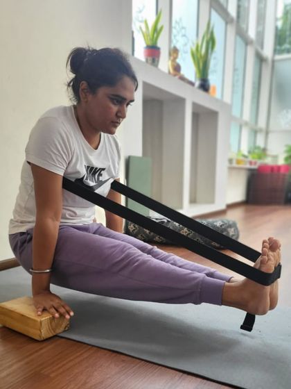 Nirakula Yoga - 200-Hour Yoga Teacher Training (RYT 200) Mastering with Props: Deepening Your Practice photo 6