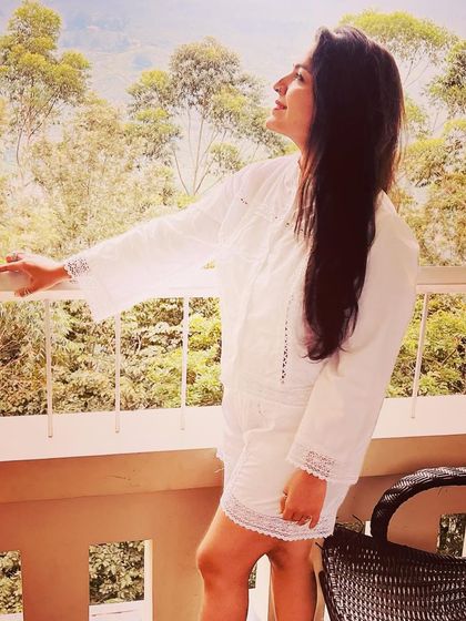 My first photo dump from our family trip to Munnar, Kerala. This white Schiffli co-ord set was a perfect choice for the serene and green landscape.