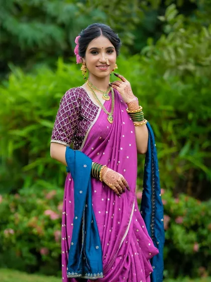 The beauty of a Maharashtrian bride lies in the details. From the mundavalya to the nath, each element is given its space to shine, supported by a clean and radiant makeup application.