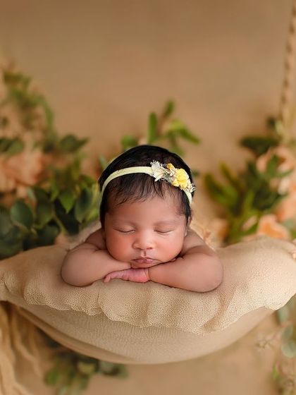 This beautiful hanging pod setup is another composite image we learn to create. I will teach you how to photograph the baby in a safely supported prop and combine it with a styled background for a dreamy effect.