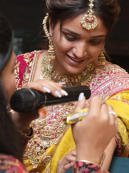 A close-up of the bridal model during the seminar demo.