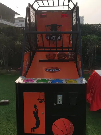 The basketball shootout arcade game is a must-have for sports fans. Guests can race against the clock to score as many hoops as possible, making it a highly addictive and re-playable game for all ages.