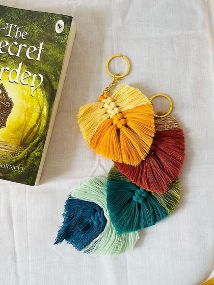 I love creating these shaded leaf keychains. The way the colors blend together makes each one look like a tiny piece of autumn. They are perfect for nature lovers.