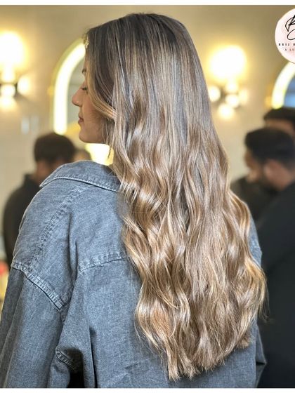 Another angle of the head-turning ash blonde, a perfect mix of confidence and style.