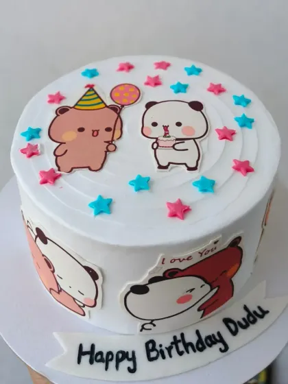 A super cute "Bubu and Dudu" bear themed cake, a popular design for couples and best friends.