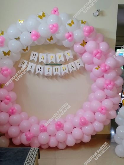 A sweet pink and white circular balloon frame for a 32nd birthday.