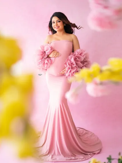 Gorgeous, isn't she? This mamma looks like a princess in a pink Rosa gown, surrounded by soft pink and yellow flowers.