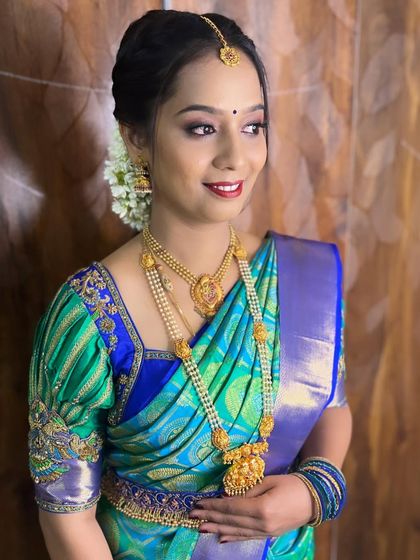 I did the makeup for these beautiful co-sisters for a Mangala Gowri pooja. They both preferred a natural, skin-like finish.