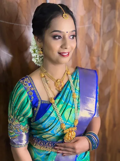 I did the makeup for these beautiful co-sisters for a Mangala Gowri pooja. They both preferred a natural, skin-like finish.