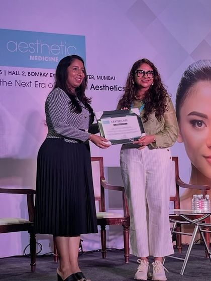 Receiving a certificate of appreciation for moderating the session. I am grateful for platforms like these that allow us to discuss important issues and advance the practice of aesthetic medicine in India.