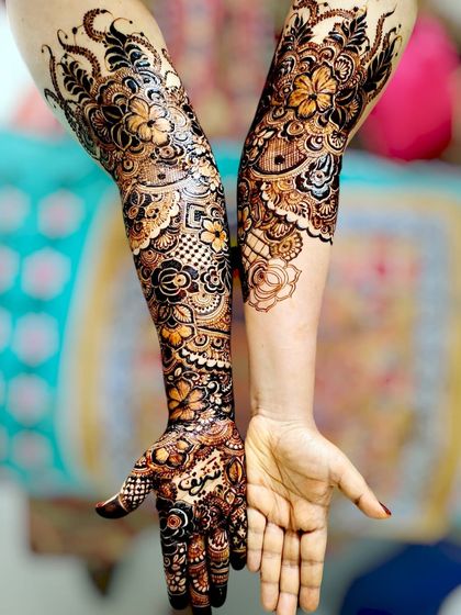 Hajira Mehendi Artist - Mehndi Art Classes & Workshops Elaborate Bridal Mehndi photo 39