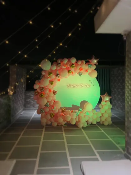 A closer view of the elegant balloon and light-up backdrop.