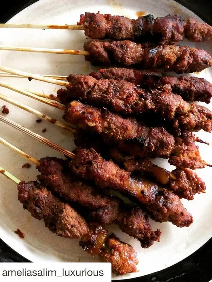 Thank you @ameliasalim_luxurious for another great post! We are so happy you love our Sate Babi. It's a must-try for anyone who loves grilled pork skewers.