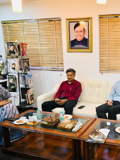 In conversation with faculty members. Building strong relationships between the bar and academia is crucial for nurturing well-rounded legal professionals.