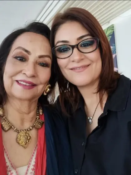 I believe beauty is timeless, and I specialize in creating elegant looks for mature skin. Here, I am with a lovely client for whom I created a soft, uplifting look that enhances her features without settling into fine lines. My focus is always on hydrating the skin and using techniques that result in a fresh, youthful glow.