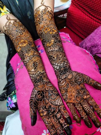 Hajira Mehendi Artist - Mehndi Art Classes & Workshops Elaborate Bridal Mehndi photo 19