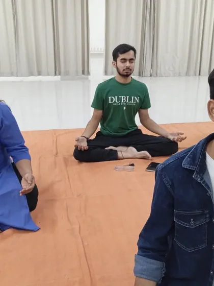 Participants deep in meditation during a gathering. The presence of the Sadhguru Sanidhi helps create a conducive atmosphere for inner exploration.