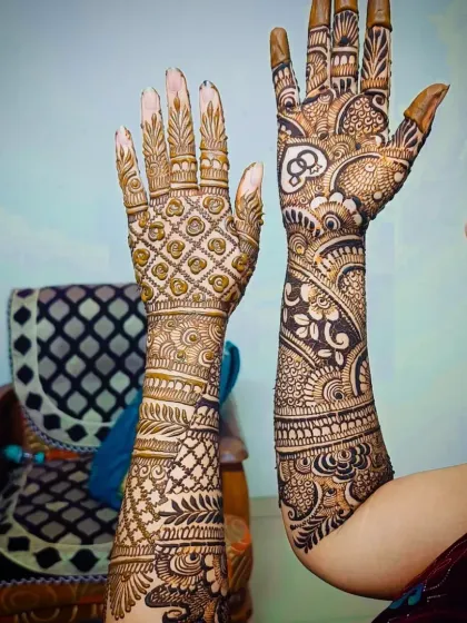 The back of the hands for the same engagement design, featuring a beautiful mix of jaali (net) and floral patterns.
