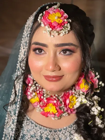 This bride chose a beautiful set of pink and yellow floral jewellery for her pre-wedding function. The makeup is soft and glowing.
