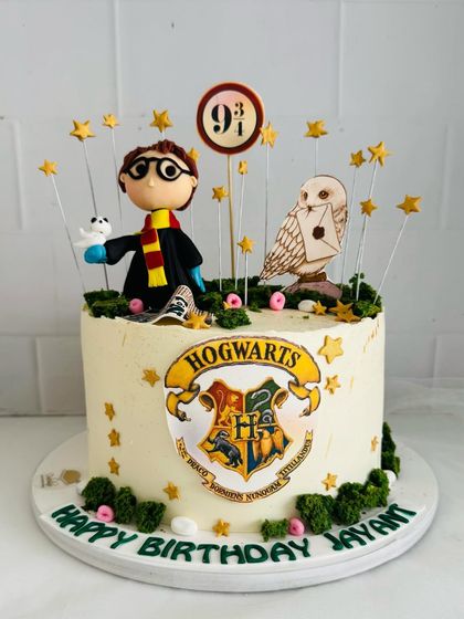 This Harry Potter cake features the Hogwarts crest, a fondant figure of Harry, and his owl, Hedwig.
