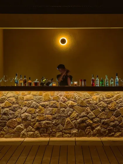 As night falls, our stone-clad bar becomes a warm, inviting space. Our mixologists craft cocktails using seasonal flavors, perfect for enjoying under a blanket of stars.
