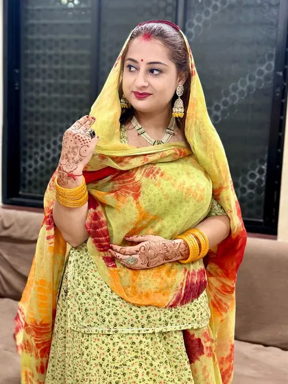 Seeing my clients shine in their Bindhani jewellery is my greatest joy. Here, a beautiful baisa wears a custom-matched jhumka and ring set, looking absolutely radiant in her traditional poshak. Your happiness is my inspiration.