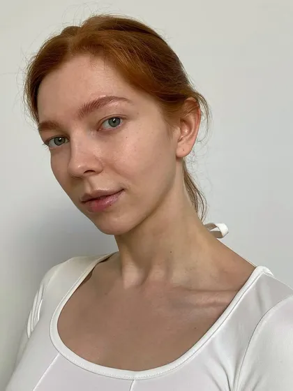 I love working with redheads and creating custom shades that complement their unique coloring. For these brows, I mixed a special tint to match her hair perfectly, focusing on the hair itself for a natural, long-lasting result.